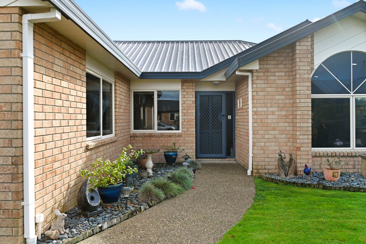 27 Northmeadow Drive, Rototuna, Hamilton - Carousel 2