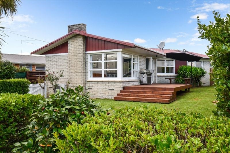 30 Lewis Street, Glenview, Hamilton - Carousel 1