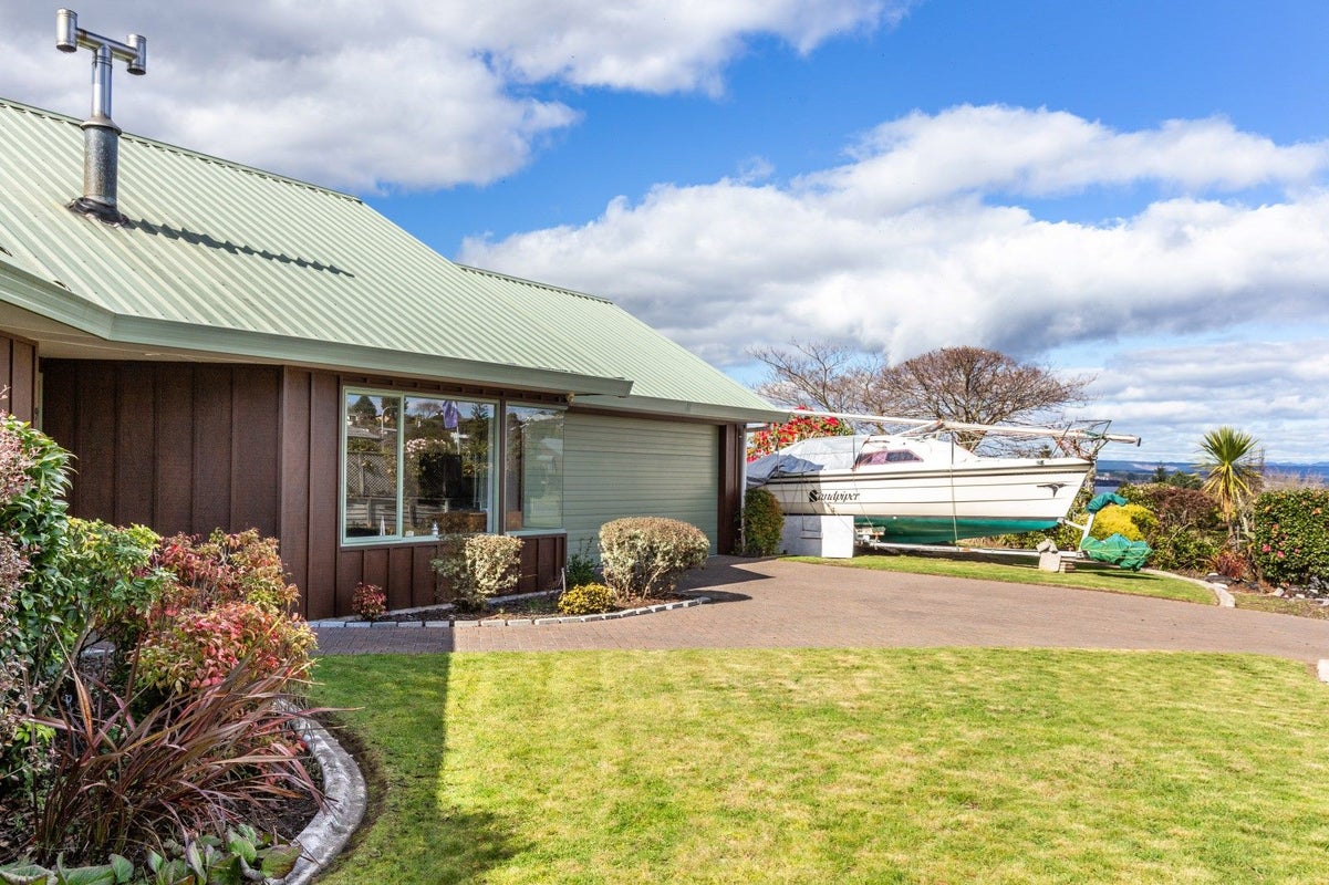 9 Amoroa Place, Acacia Bay, Taupo - Carousel 2