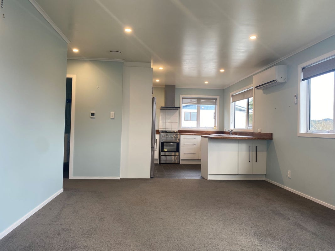 19 Radiata Grove, Brown Owl, Upper Hutt - Carousel 1
