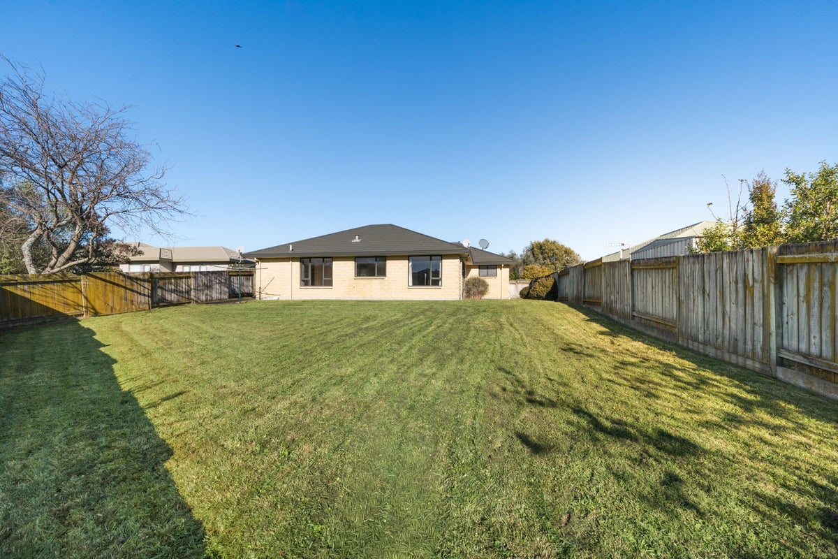 12 Logan Views, Kelvin Grove, Palmerston North - Carousel 1