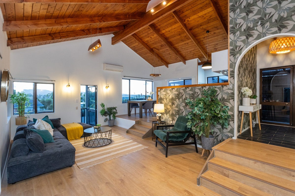 17 Sunnylaw Place, Glen Eden, Auckland - Carousel 2