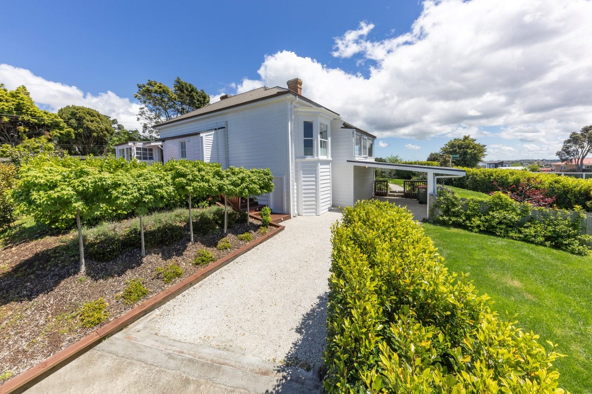38 West Coast Road, Glen Eden, Auckland - Carousel 2