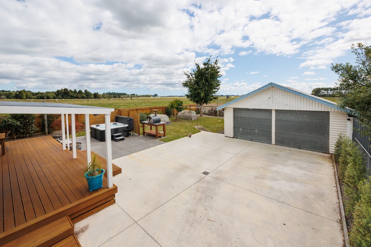 42 Peters Avenue, Cloverlea, Palmerston North - Carousel 2