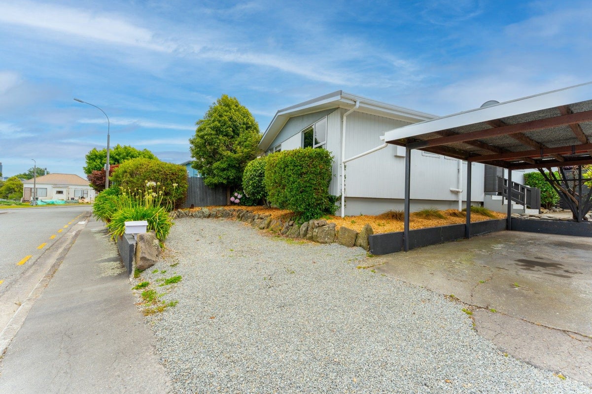 23 Baker Street, Fairview Heights, Auckland - Carousel 2