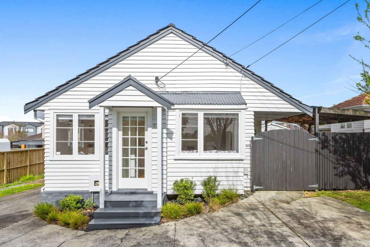 630 Te Atatu Road, Te Atatu Peninsula, Auckland - Carousel 2