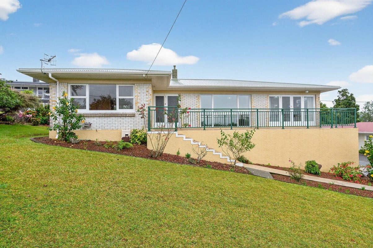 9 Mcmillan Avenue, Kamo, Whangarei - Carousel 1