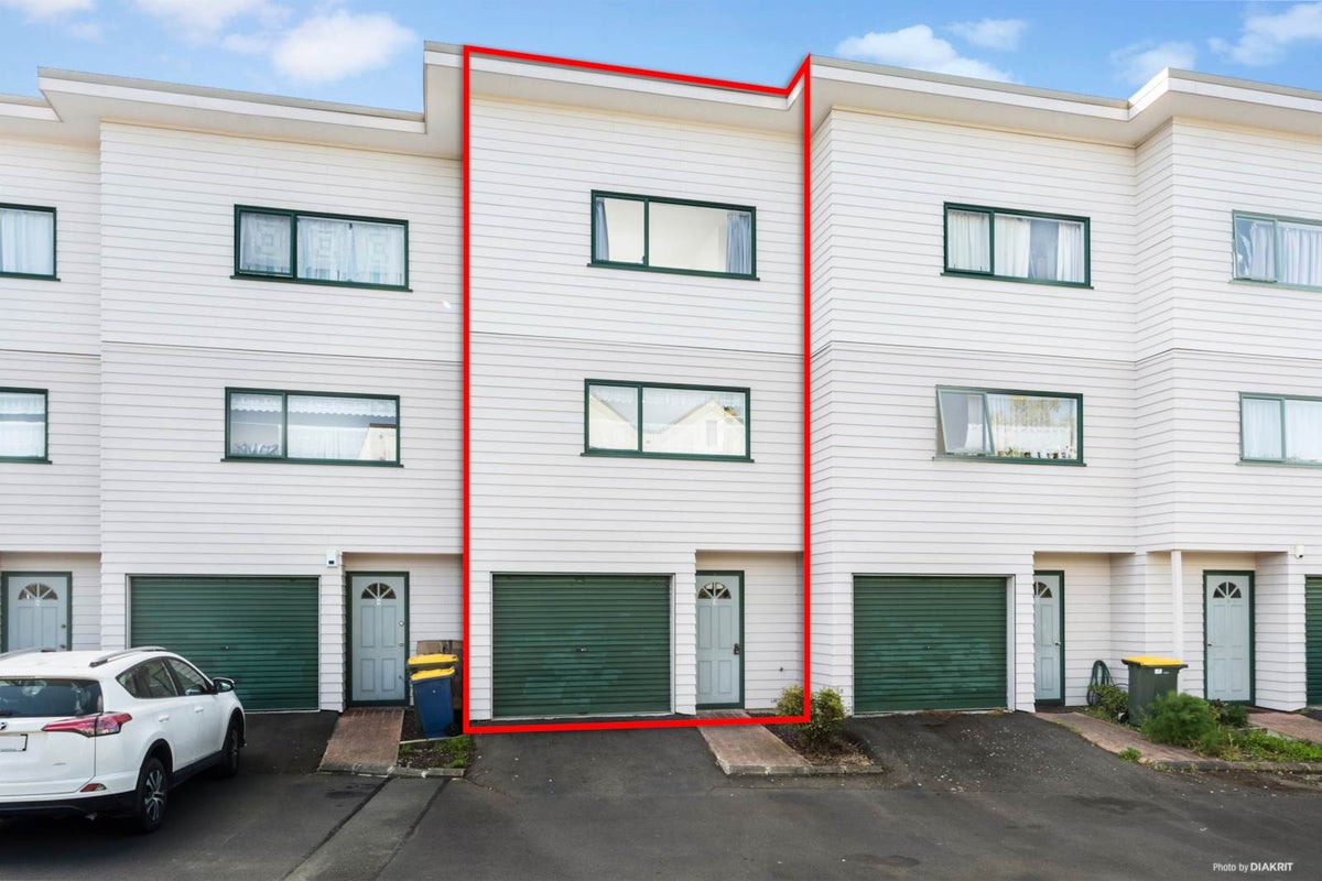 3/1 Briar Way, New Lynn, Auckland - Carousel 1