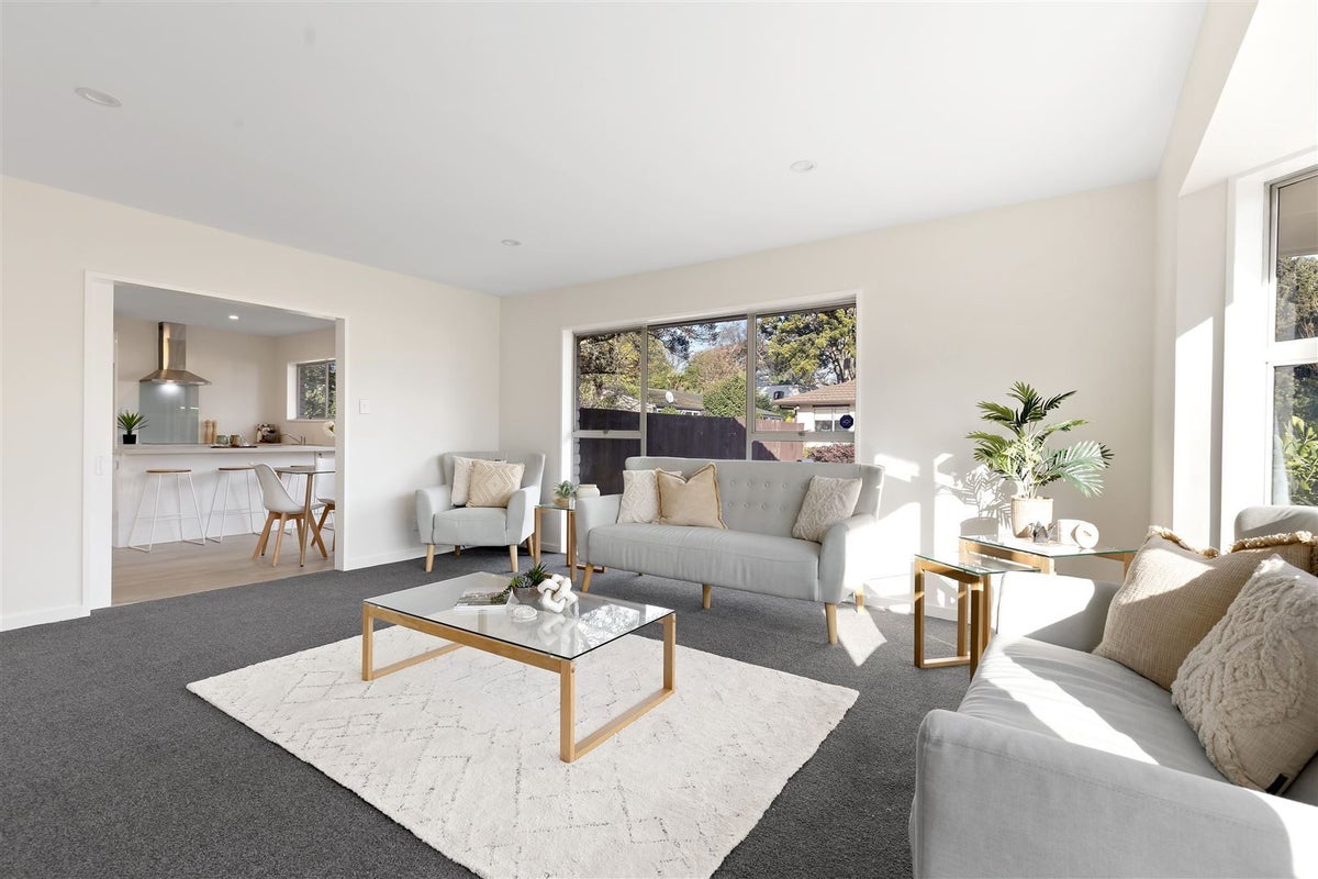 2 Hythe Lane, Saint Martins, Christchurch - Carousel 1