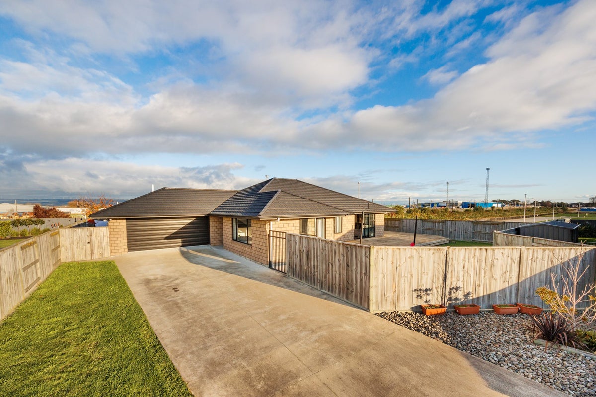 79 Balrickard Way, Milson, Palmerston North - Carousel 1