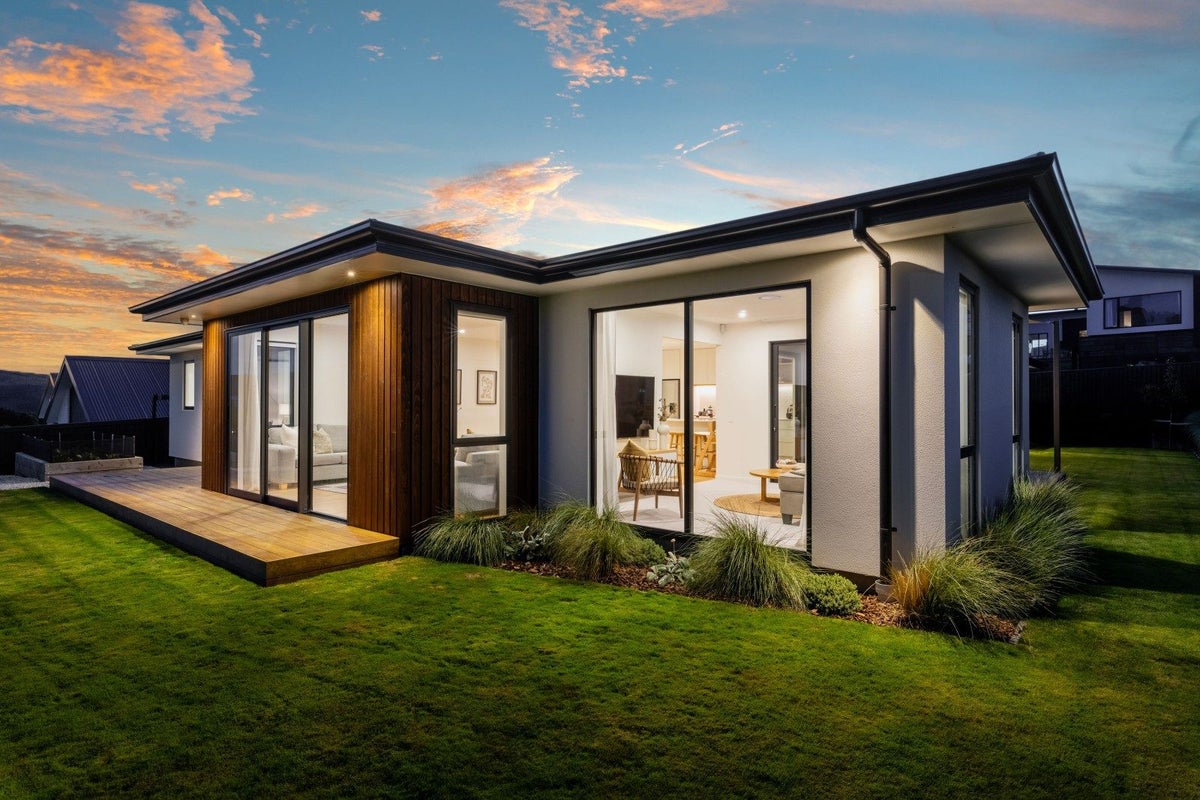 10 Eaglesfield Close, Westmorland, Christchurch - Carousel 45