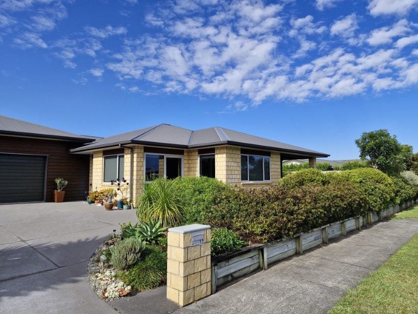 12 Wentworth Lane, Waiwhakaiho, New Plymouth - Carousel 1