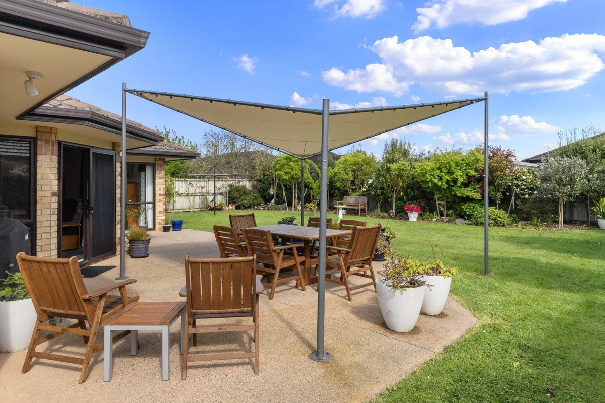 77 Discovery Drive, Flagstaff, Hamilton - Carousel 2