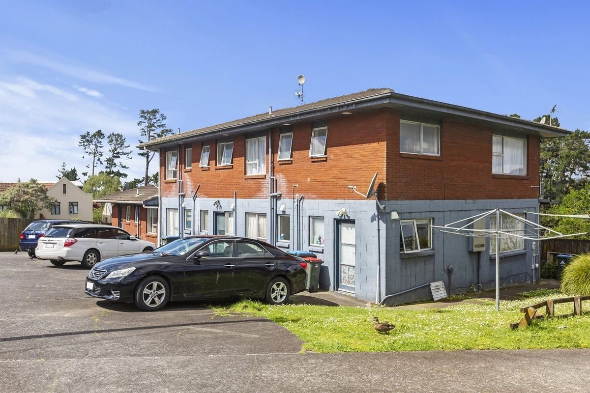 1566C Great North Road, Waterview, Auckland - Carousel 1