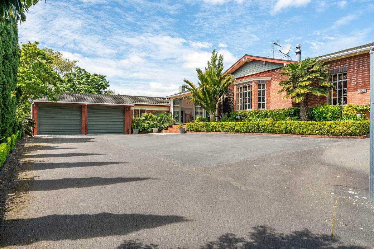35A Whitemans Road, Silverstream, Upper Hutt - Carousel 2