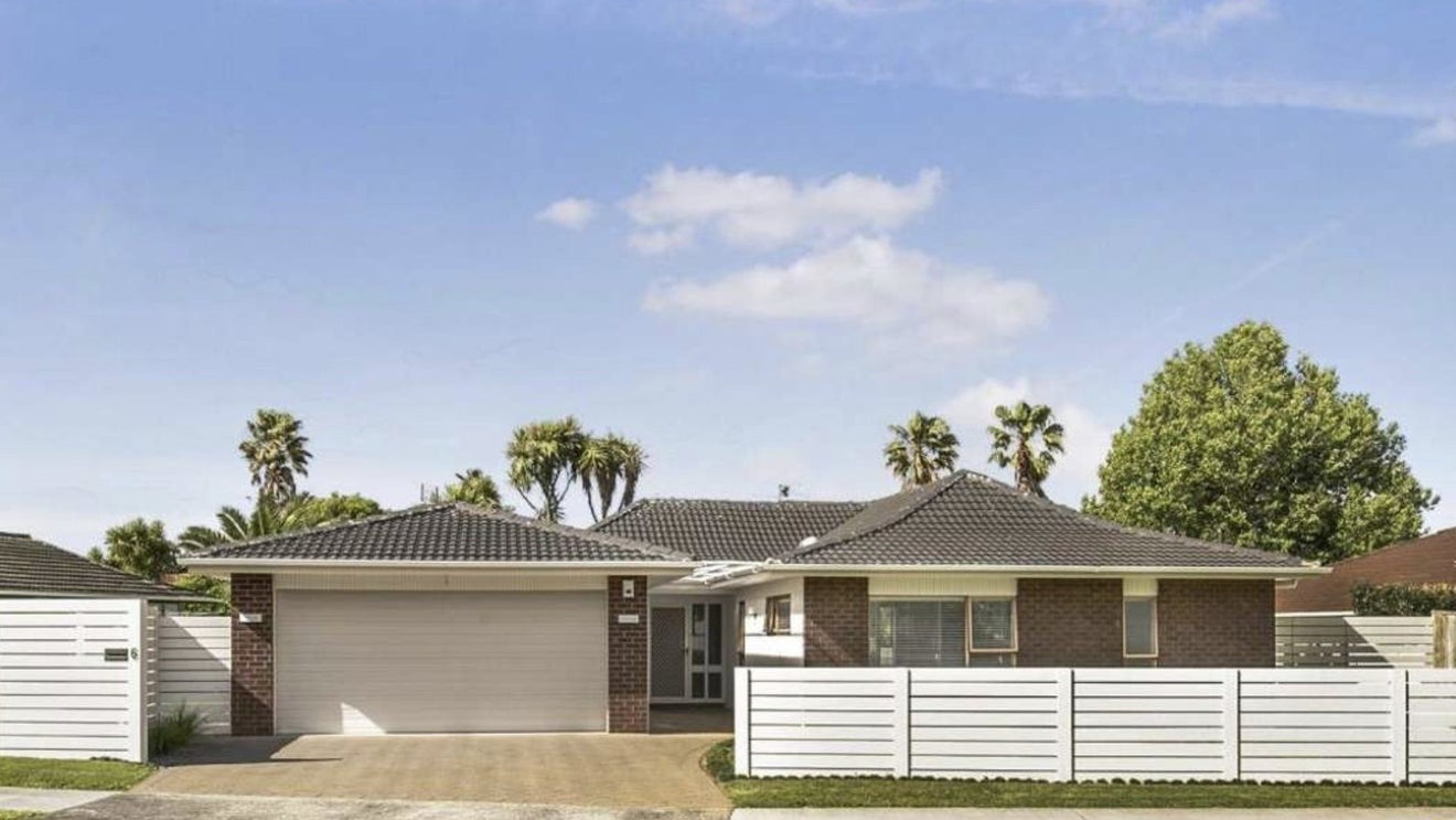 6 Muirfield Street, Wattle Downs, Auckland - Carousel 1