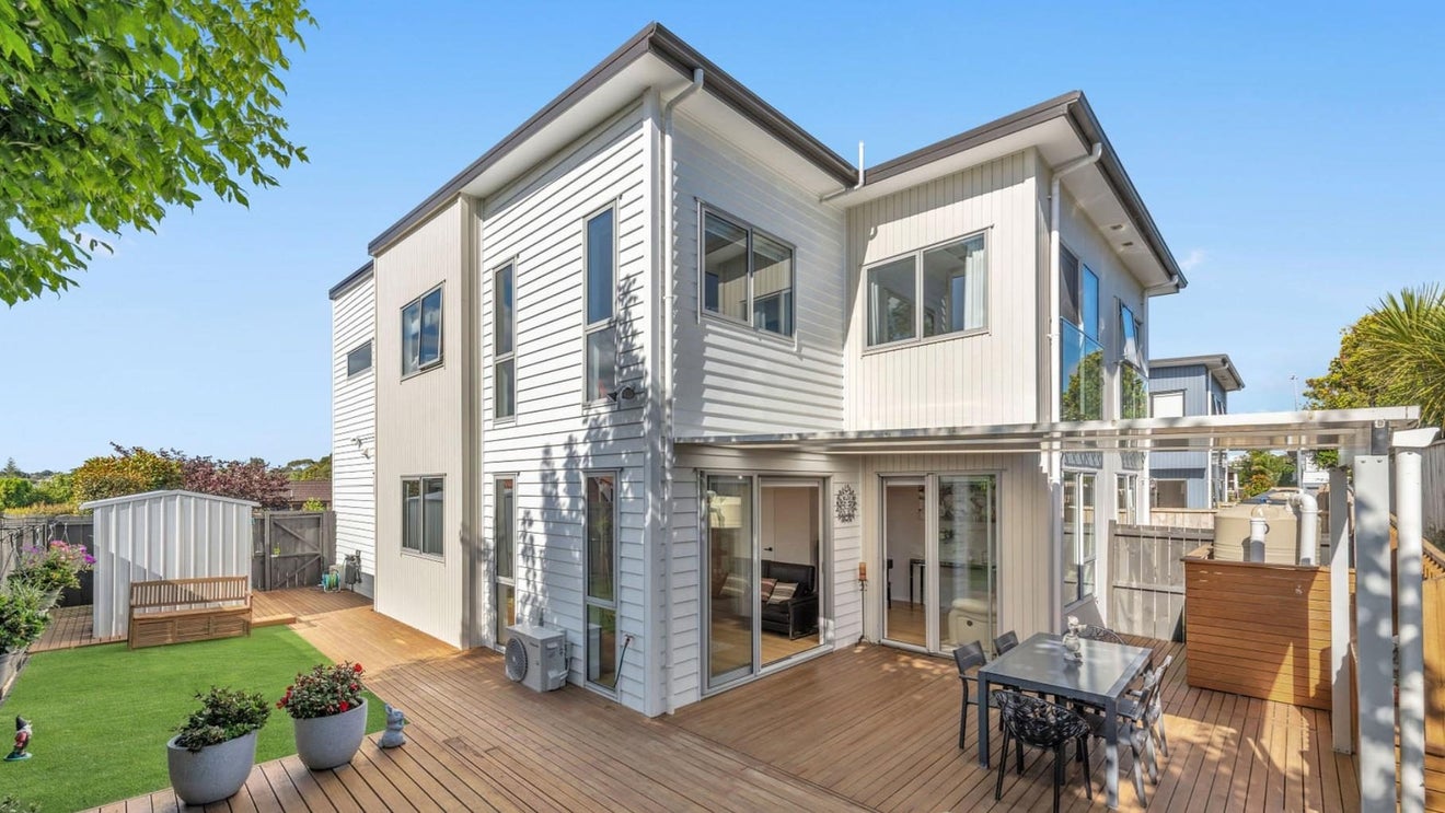 71D Glenmore Road, Sunnyhills, Auckland - Carousel 1