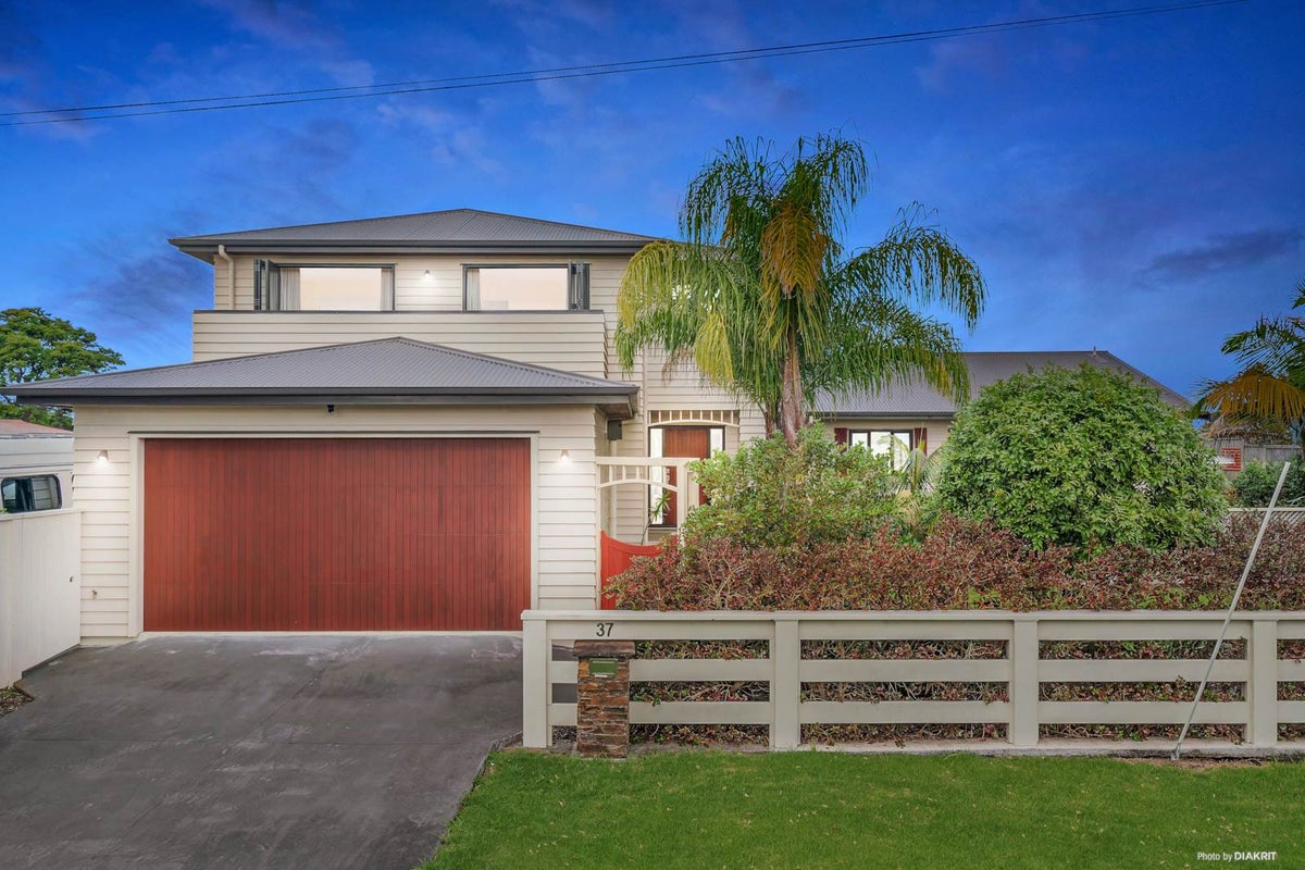 37 Ferry Parade, Herald Island, Auckland - Carousel 1