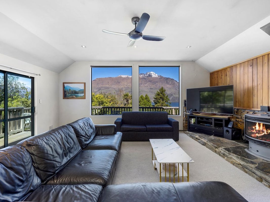 5 Williams Street, Sunshine Bay, Queenstown - Carousel 2