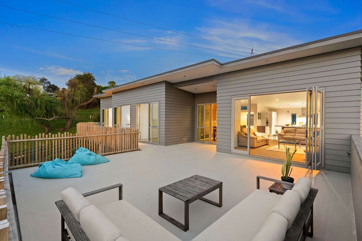 9 Bernard Magnus Lane, Greenhithe, Auckland - Carousel 2