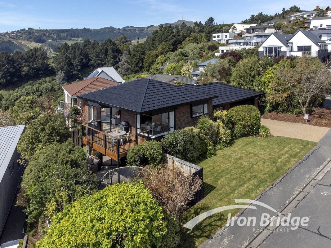 65 Ravensdale Rise, Westmorland, Christchurch - Carousel 1