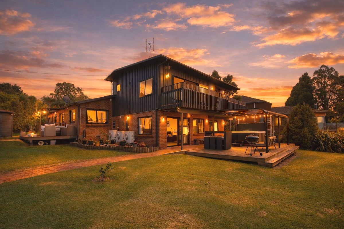 91 Victory Road, Laingholm, Auckland - Carousel 1