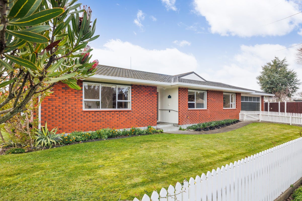 27 Carter Crescent, Awapuni, Palmerston North - Carousel 23