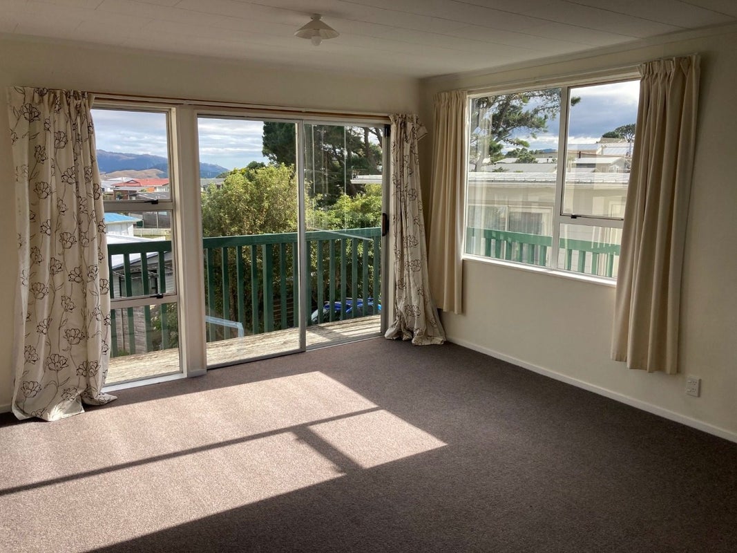 35A Edgecombe Street, Newlands, Wellington - Carousel 2