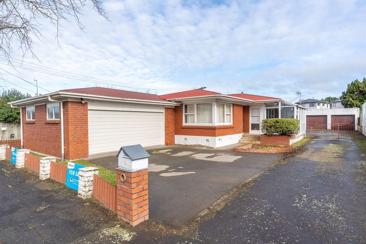 170 Maeroa Road, Maeroa, Hamilton - Carousel 1