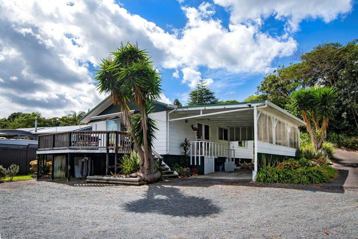 11 Arawa Place, Onerahi, Whangarei - Carousel 2