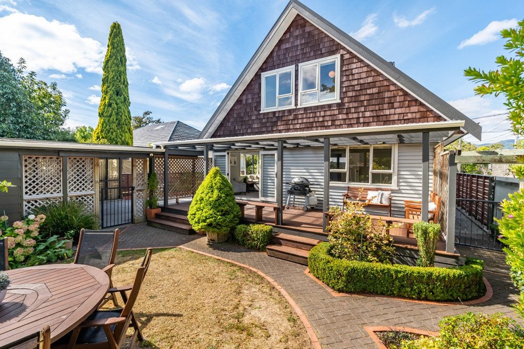 9 Golders Road, Elderslea, Upper Hutt - Carousel 1