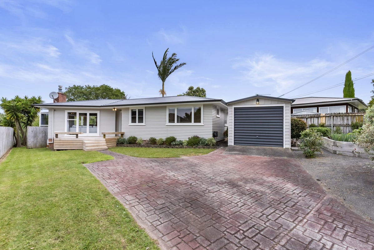 7 Trelawn Place, Cockle Bay, Auckland - Carousel 1