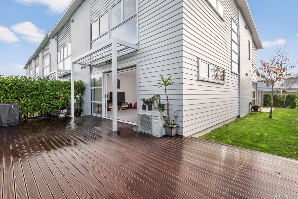 11 Briddock Way, Swanson, Auckland - Carousel 2