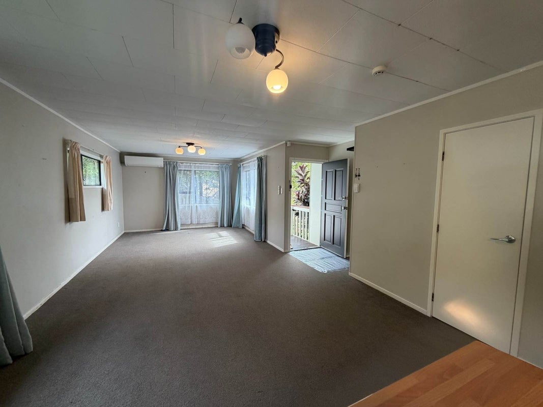 41 Holmes Drive South, Massey, Auckland - Carousel 2