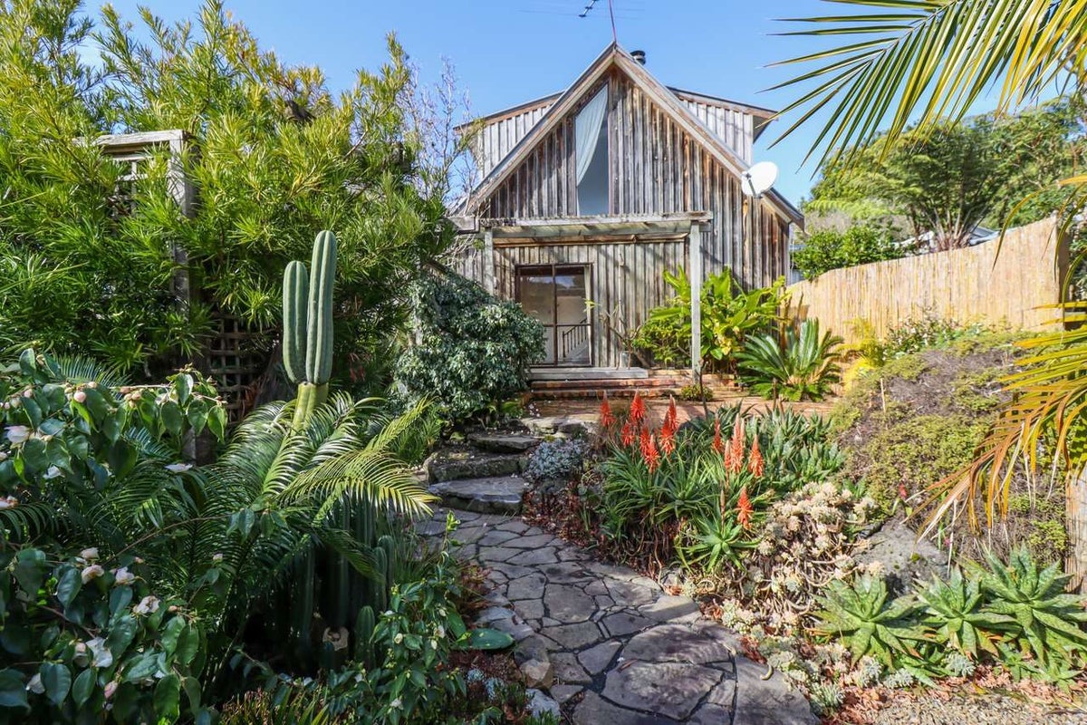 44 Clevedon-Kawakawa Rd, Clevedon - Carousel 1