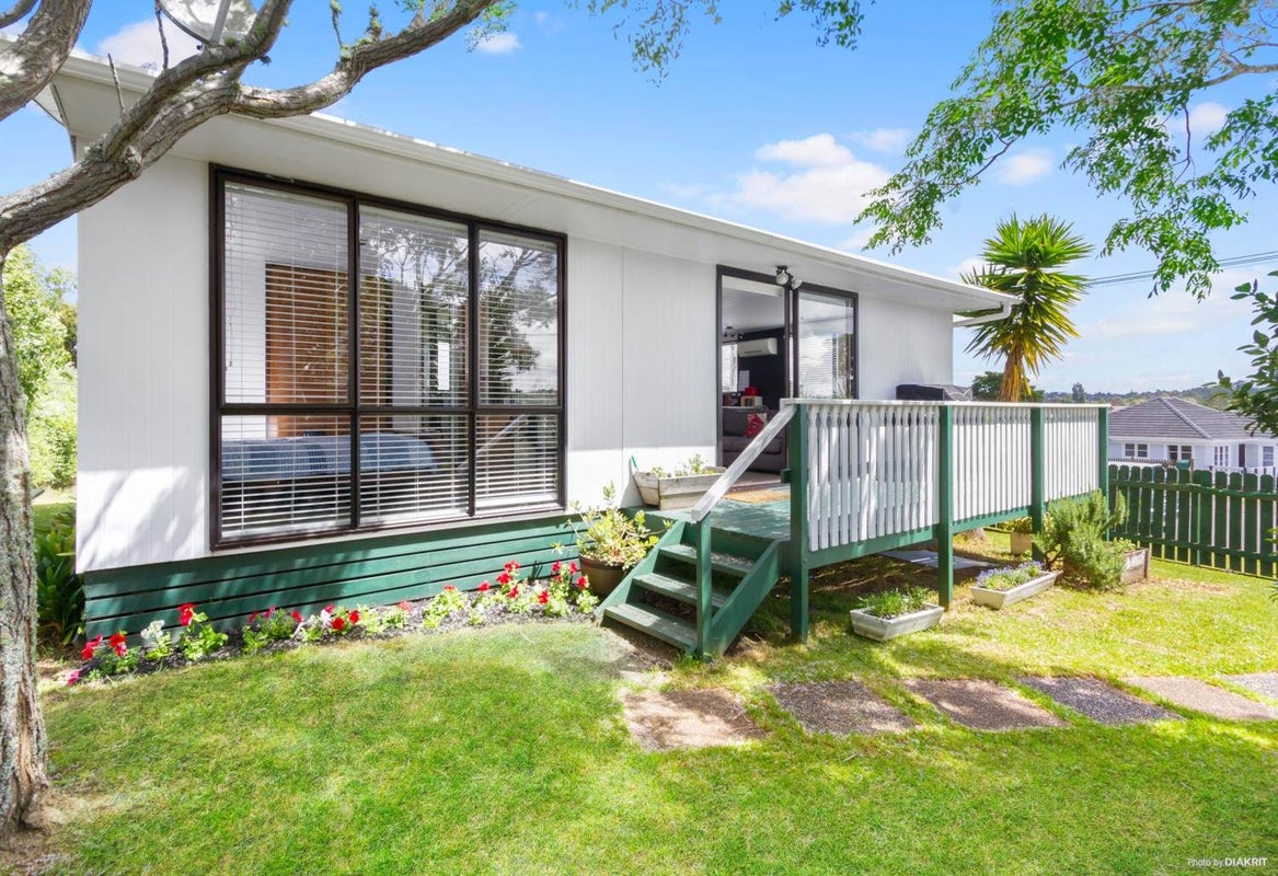 29 Abbotleigh Avenue, Te Atatu Peninsula, Auckland - Carousel 2