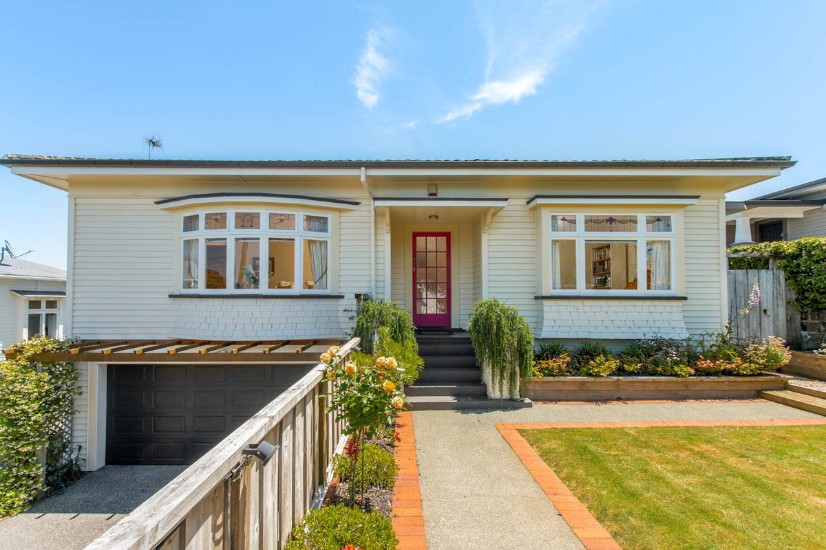 15 Peet Avenue, Royal Oak, Auckland - Carousel 2