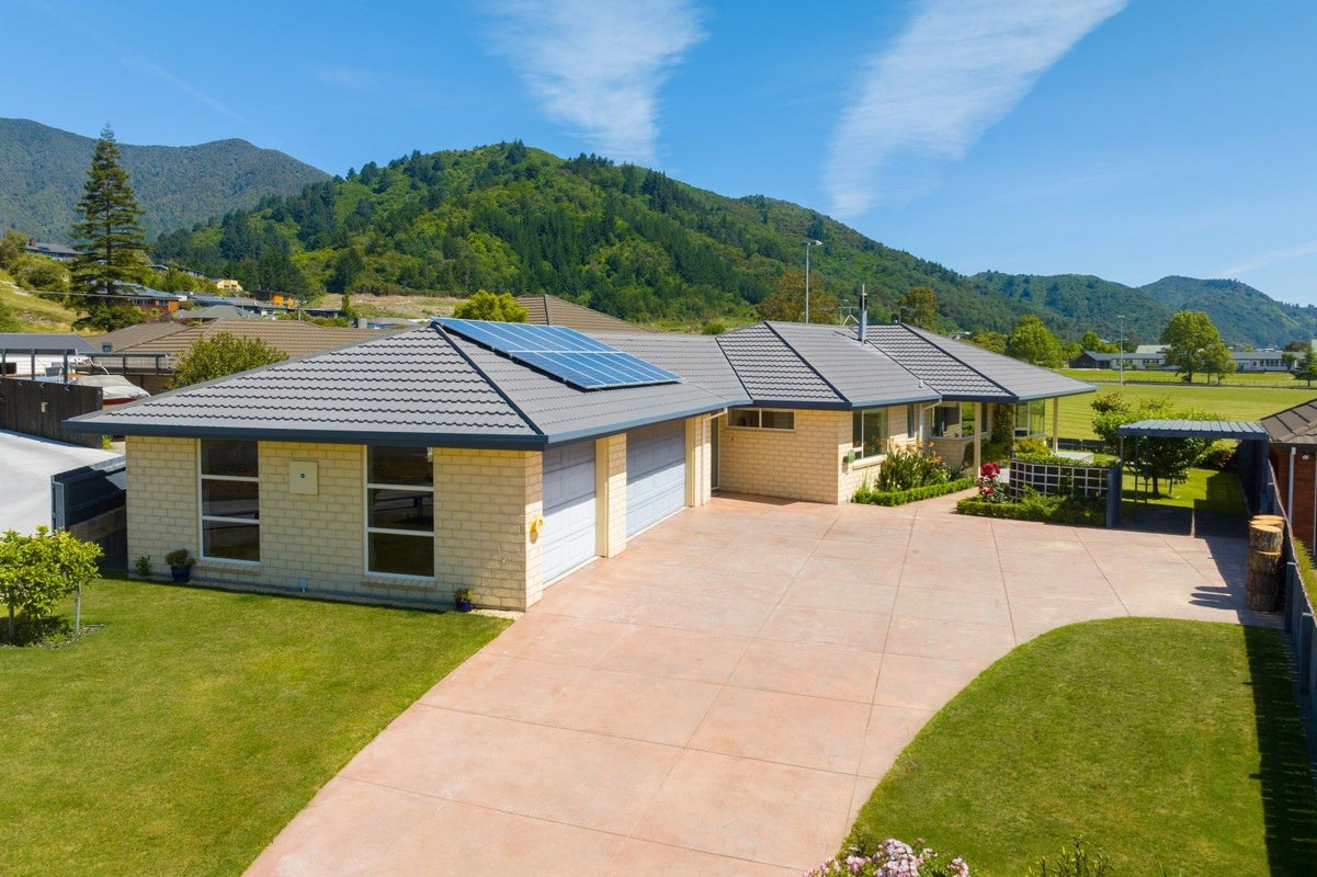 32 Admiralty Place, Waikawa, Picton - Carousel 1