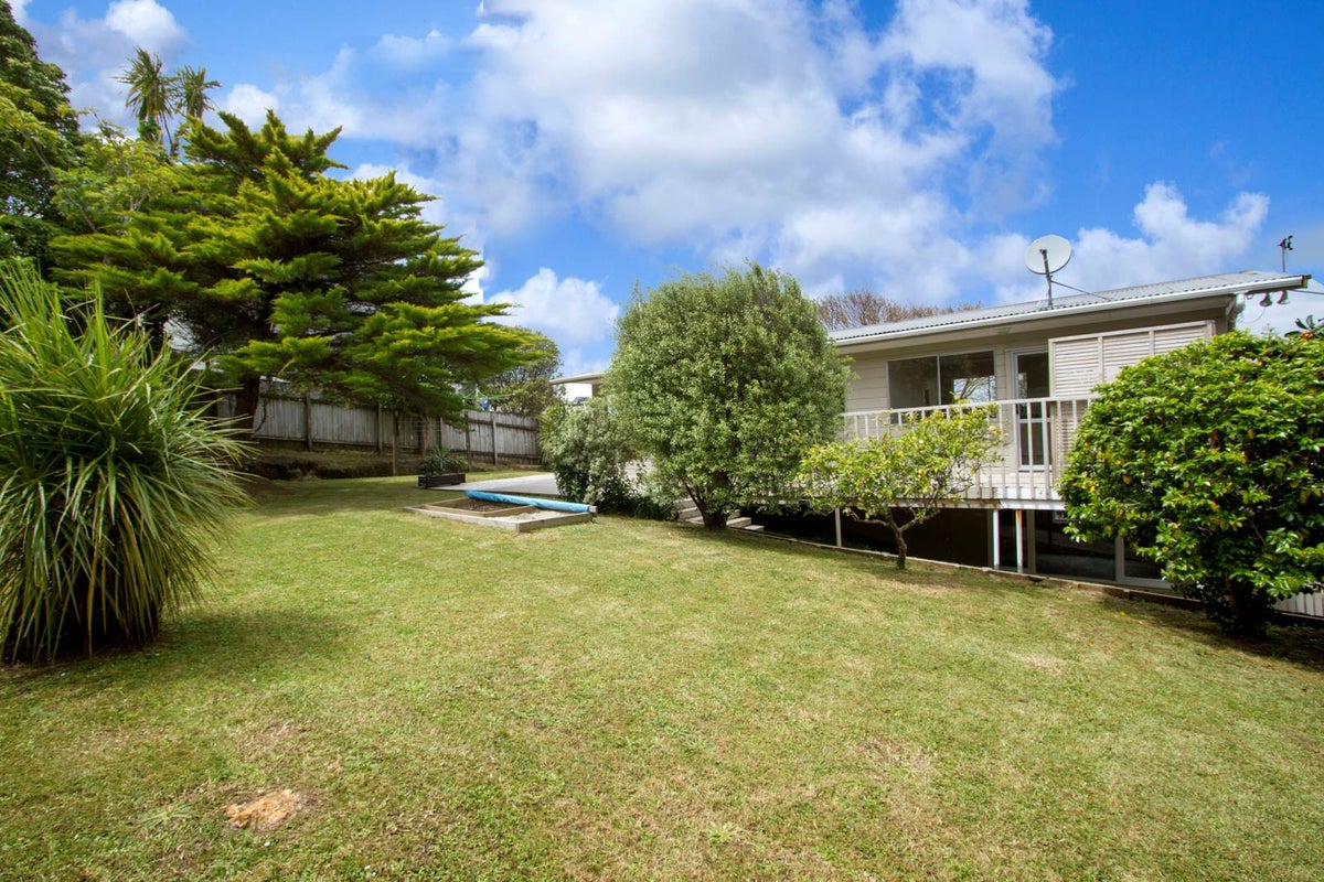 2/525 Beach Road, Murrays Bay, Auckland - Carousel 2
