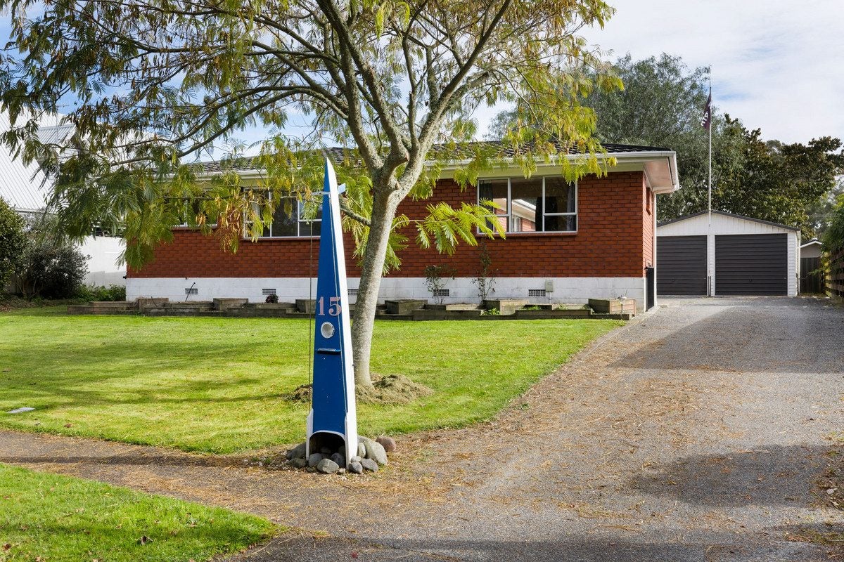 15 Sheridan Crescent, Leamington, Cambridge - Carousel 1