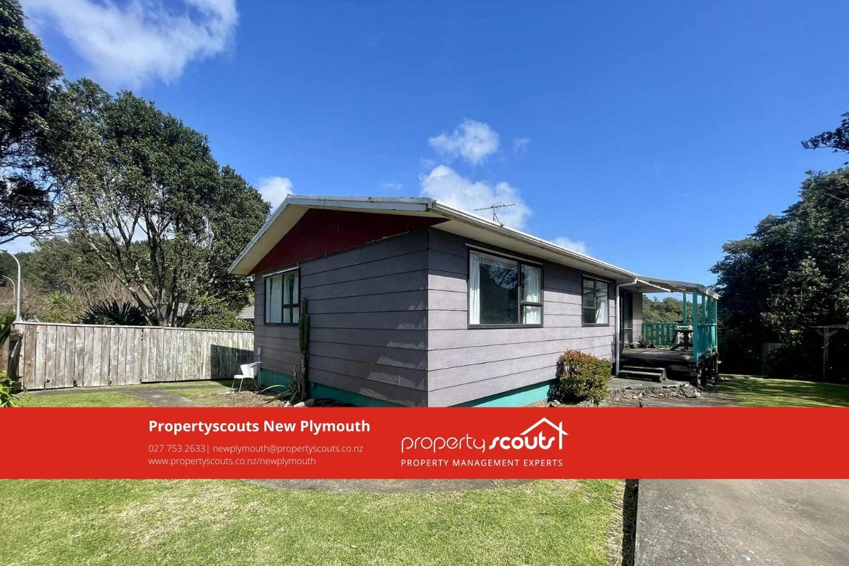 32 Rangitake Drive, Spotswood, New Plymouth - Carousel 1