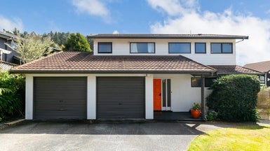18 Duval Grove, Tawa, Wellington - Carousel 1