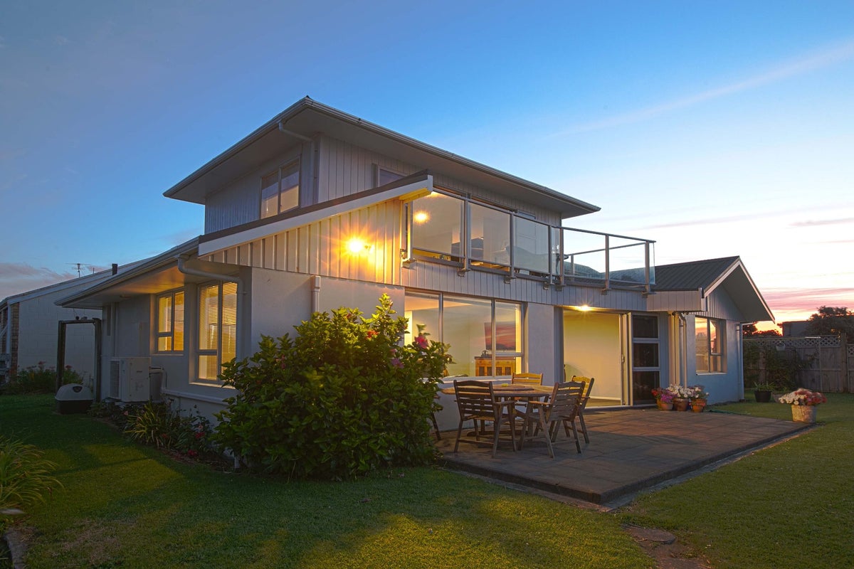 1/10 Birdwood Avenue, Moturoa, New Plymouth - Carousel 23