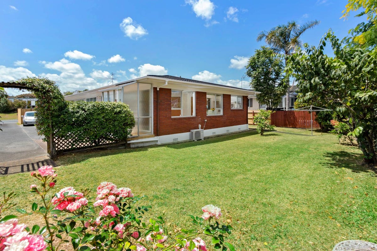 2/40 Stanniland Street, Sunnyhills, Auckland - Carousel 1