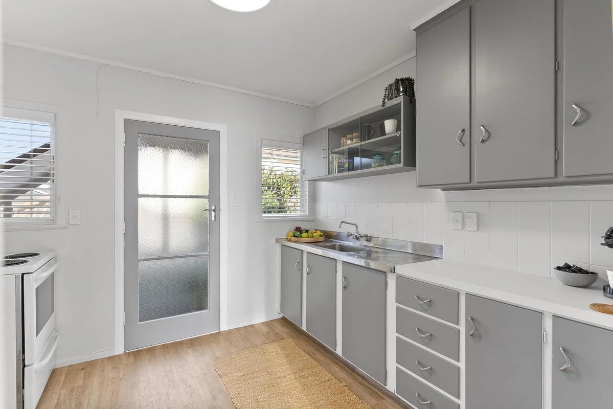 2/4 Cecil Road, Milford, Auckland - Carousel 2