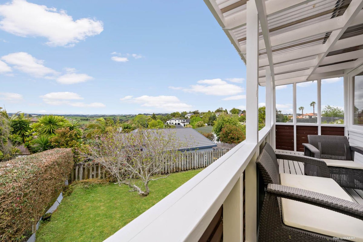 107 Sandspit Road, Shelly Park, Auckland - Carousel 1