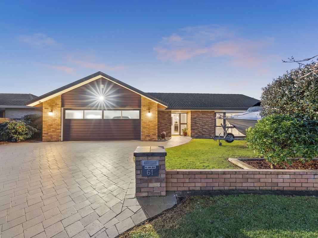 61 Rushgreen Avenue, Pahurehure, Papakura - Carousel 2