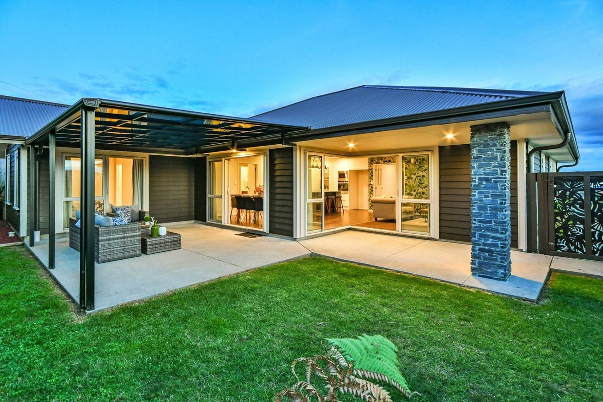 16 Helenvale Crescent, Pokeno - Carousel 1