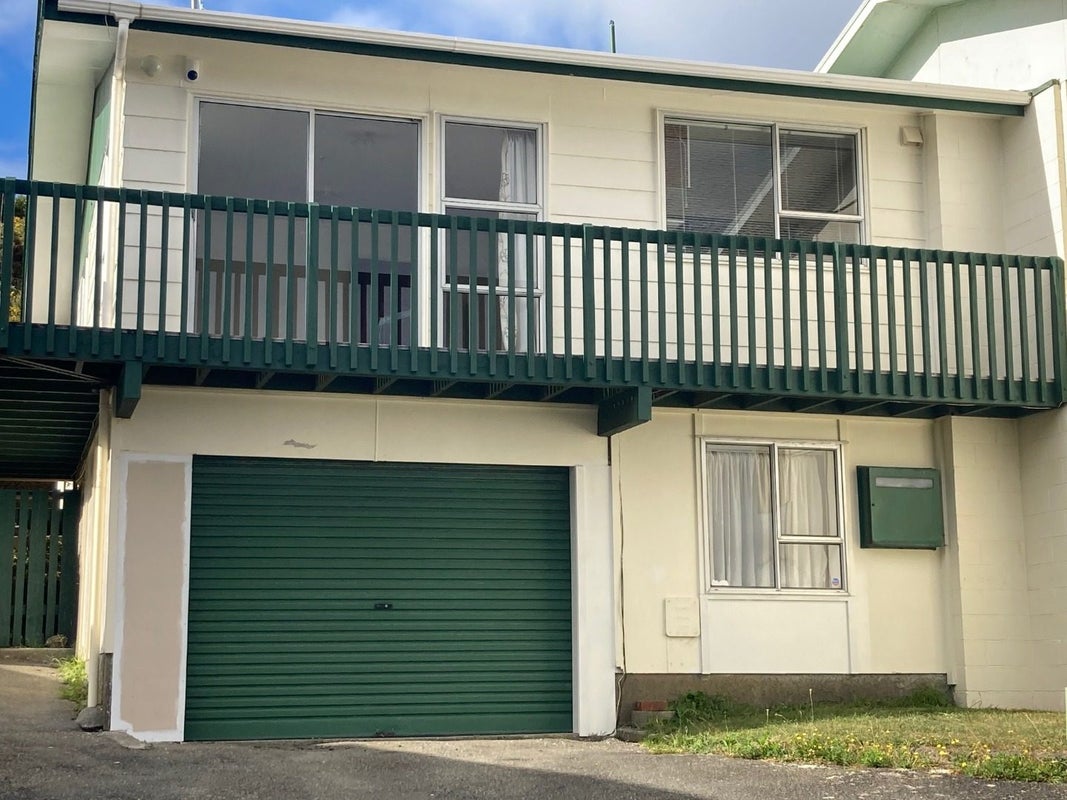 35A Edgecombe Street, Newlands, Wellington - Carousel 1