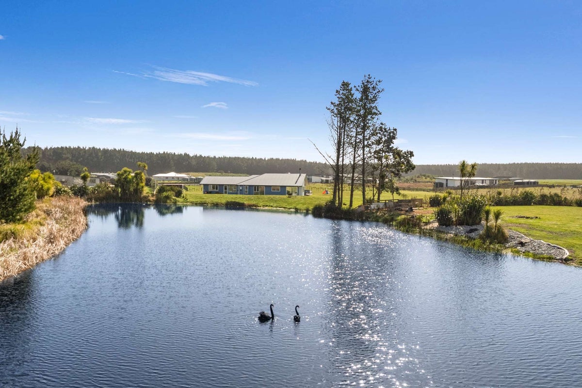 38 Kanuka Drive, Waitarere, Levin - Carousel 2